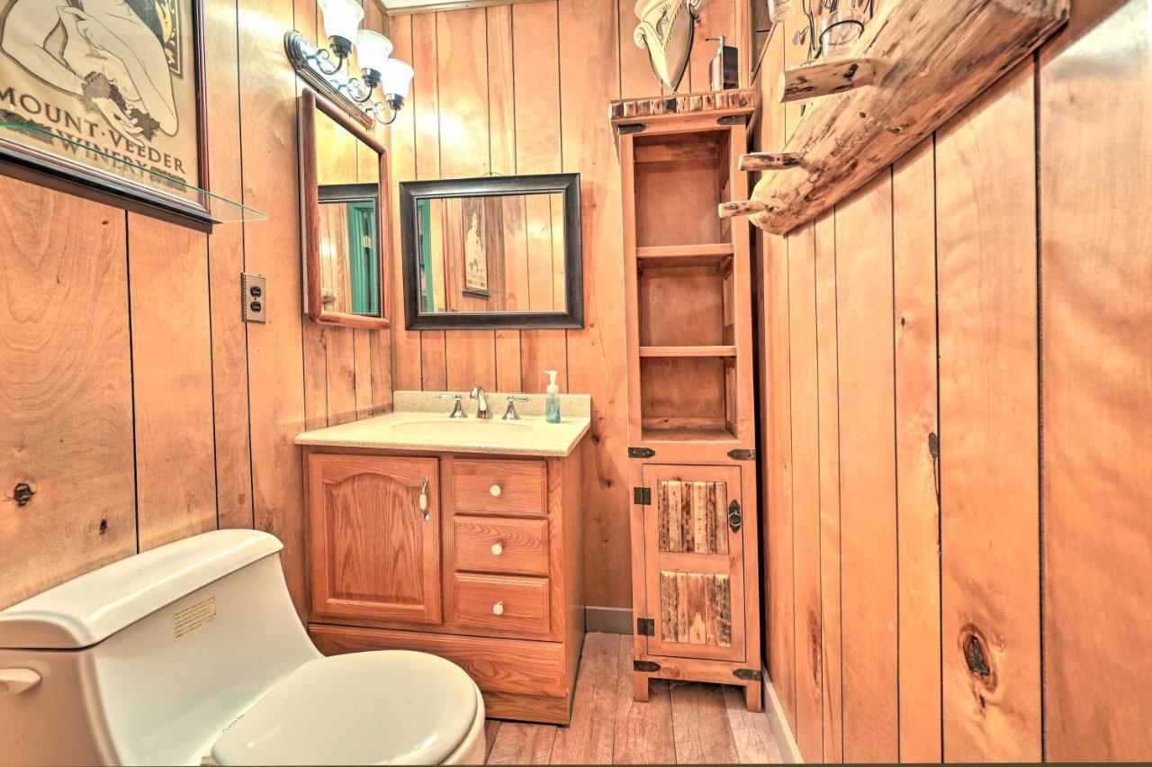 Pine Cabin In The Woods With Yard And Grill! Zewnętrze zdjęcie
